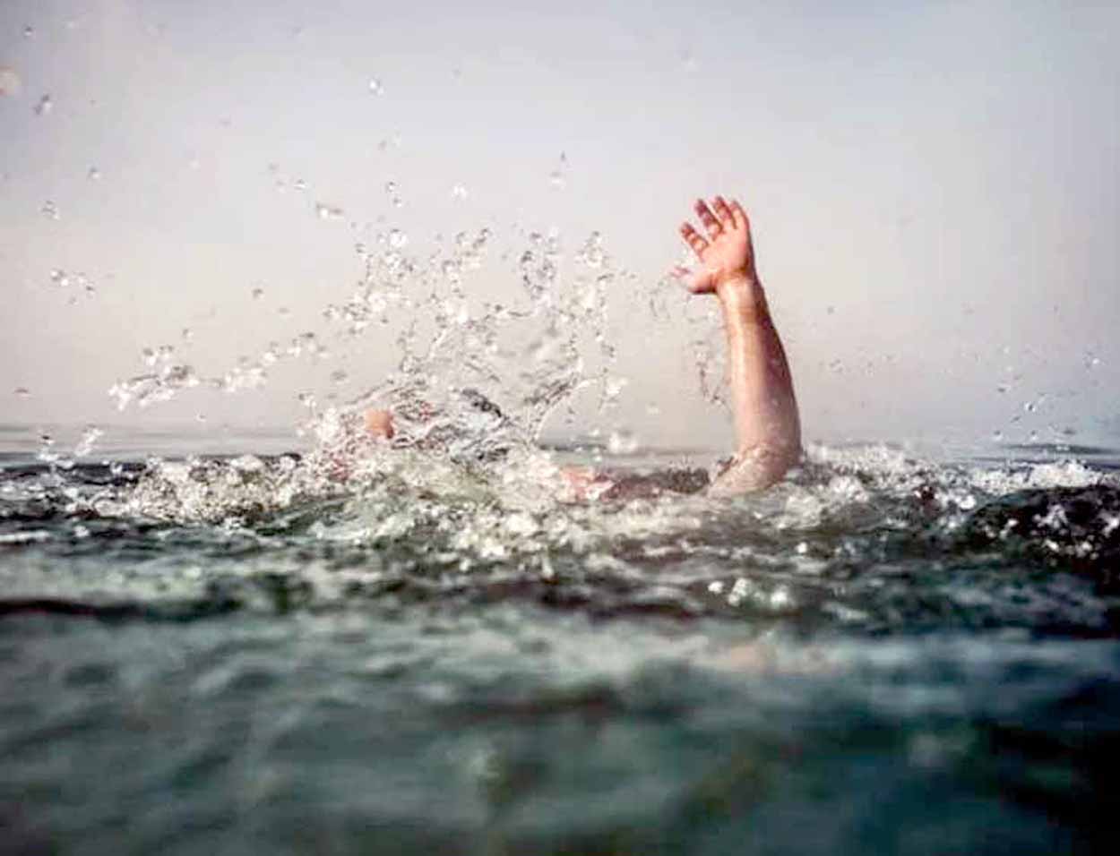 Two sisters who went to save their brother drowned in the Ganga